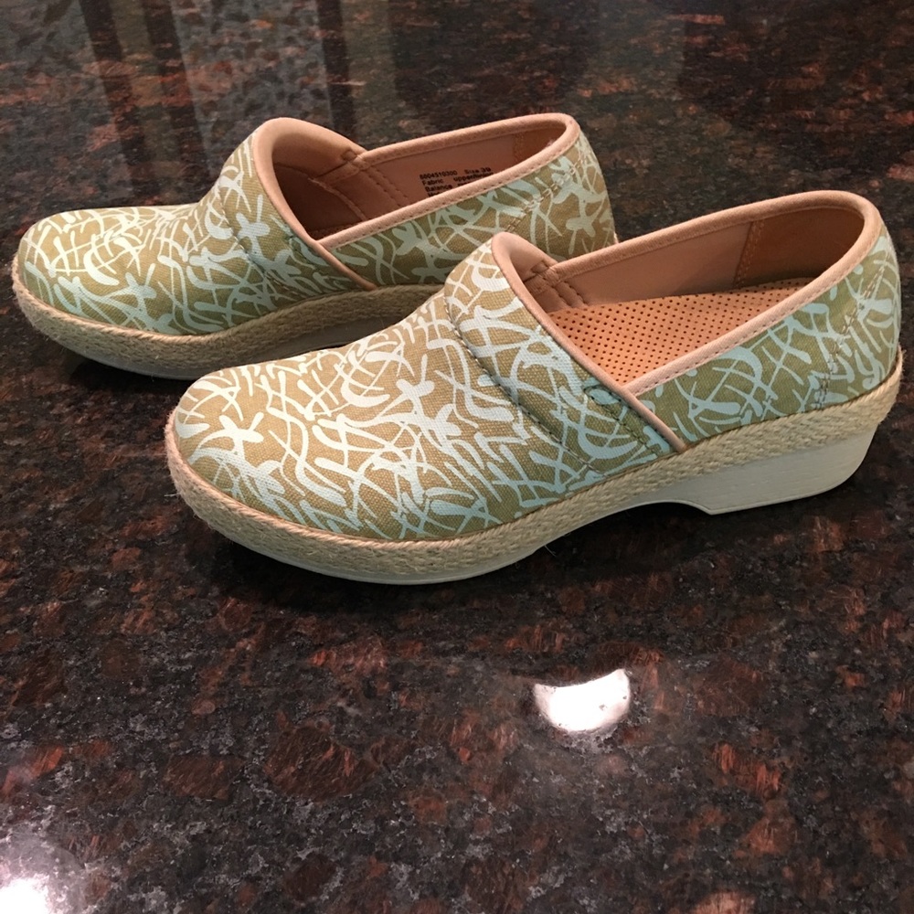 Dansko fabric clogs size 39, 8-8.5 US